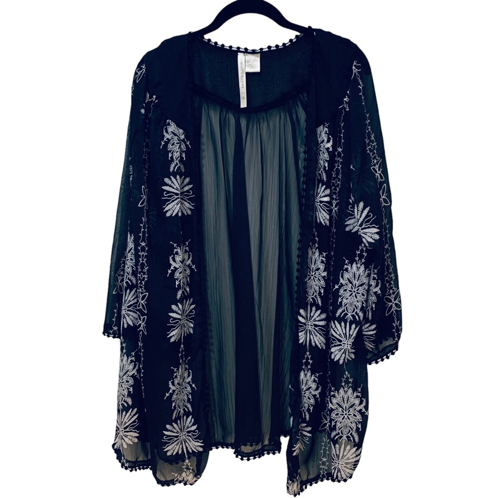 Forgotten Grace Black White Flowers Pom Pom Trim Cover Up Robe Sz 1X